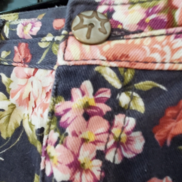 Mudd Floral/Crochet Jean Shorts - Picture 7 of 10